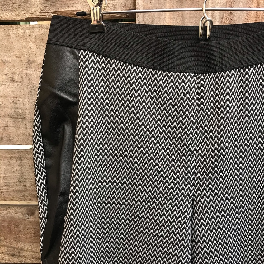 Soho Chevron Pants - Picture 2 of 6